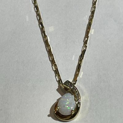14K 20" Nice Link Chain with a 10K Diamond Opal Dainty Pendant in VG Preowned Condition from an Estate.