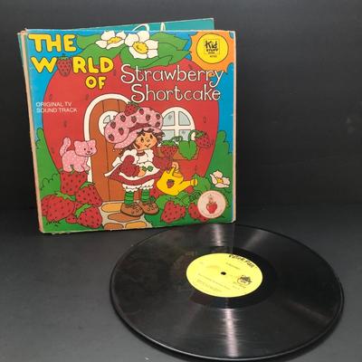 LOT 20U: Vintage Children's Vinyl Records - 1970s Mister Rogers, Smurfing Sing Song, 1980 The World of Strawberry Shortcake, Flintstones,...