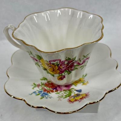 Vintage bone china Tea cup & Saucer Made in England - roses pink yellow scalloped cup