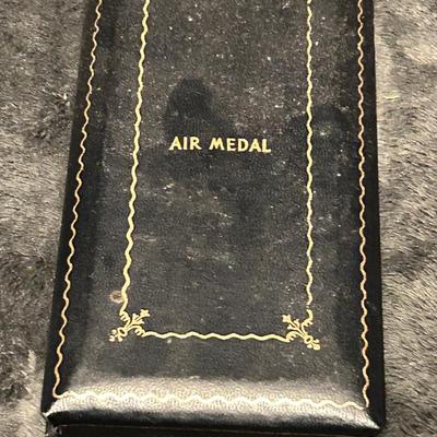 WWII U.S. ARMY AIR CORPS AIR MEDAL w/ Presentation Box. - As Seen