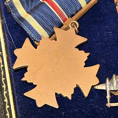 U.S. WWII DISTINGUISHED FLYING CROSS – CASED - All seen in photos.