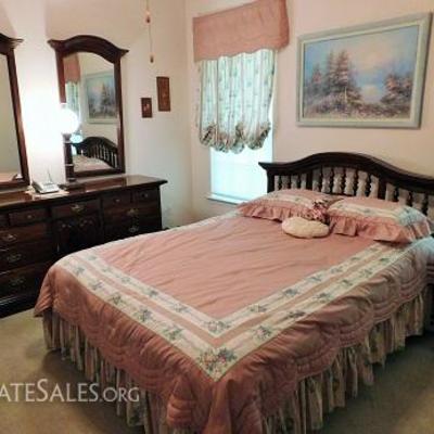 Traditional Queen size bedroom set