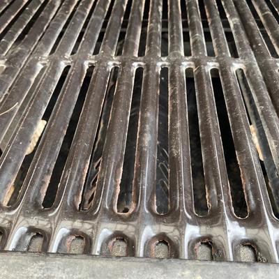 NICE UNIFLAME BBQ GRILL W/TANK