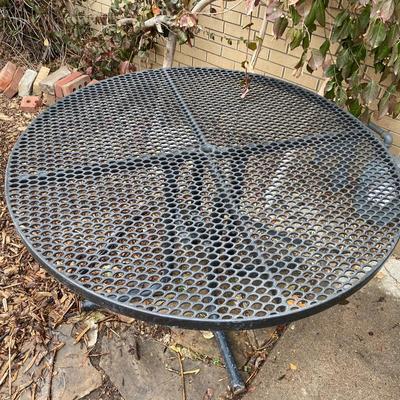 HEAVY METAL COATED IN PLASTIC PATIO TABLE