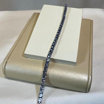 Beautiful lavender stone bracelet, 7.5in