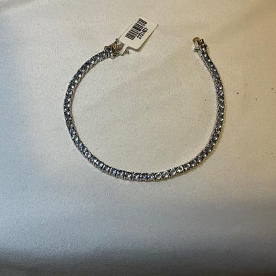 Beautiful lavender stone bracelet, 7.5in