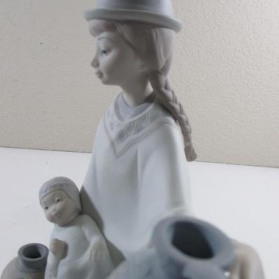 Lladro Porcelain Figurine Peruvian Girl Woman with Baby 4822