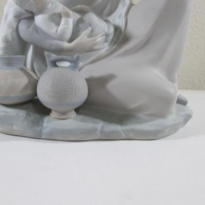 Lladro Porcelain Figurine Peruvian Girl Woman with Baby 4822