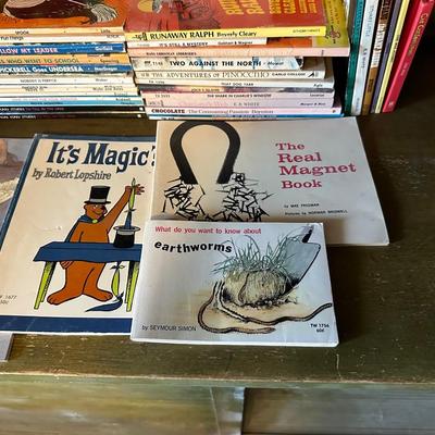 ASSORTMENT OF CHILDREN'S VINTAGE BOOKS