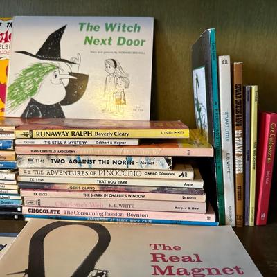 ASSORTMENT OF CHILDREN'S VINTAGE BOOKS