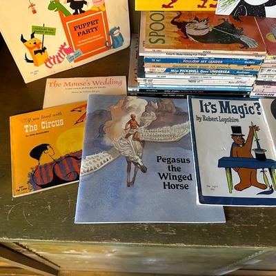 ASSORTMENT OF CHILDREN'S VINTAGE BOOKS
