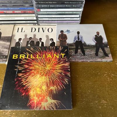 ASSORTMENT OF MUSIC ON CD'S
