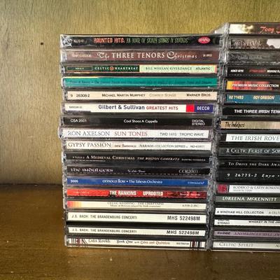 ASSORTMENT OF MUSIC ON CD'S