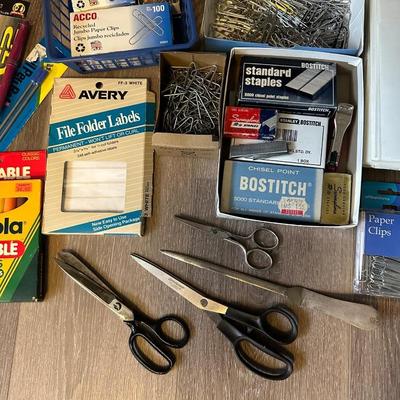 ASSORTMENT OF OFFICE/SCHOOL SUPPLIES