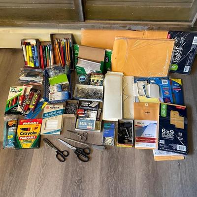 ASSORTMENT OF OFFICE/SCHOOL SUPPLIES