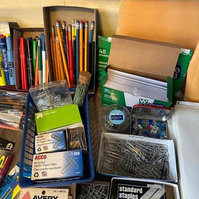 ASSORTMENT OF OFFICE/SCHOOL SUPPLIES