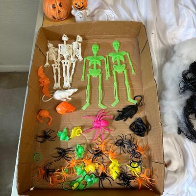 HALLOWEEN DECORATIONS