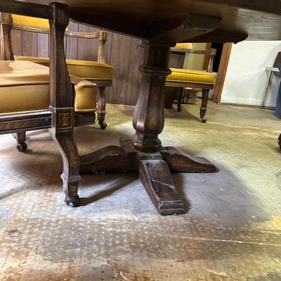 POKER/GAME TABLE WITH 4 CHAIRS ON CASTERS