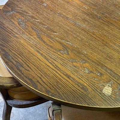 POKER/GAME TABLE WITH 4 CHAIRS ON CASTERS