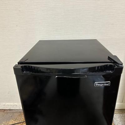 MAGIC CHEF 4.4 CU FT COMPACT REFRIGERATOR