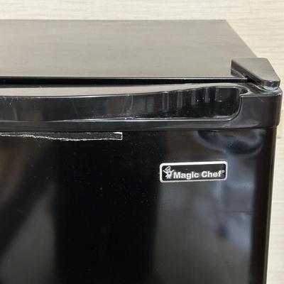 MAGIC CHEF 4.4 CU FT COMPACT REFRIGERATOR