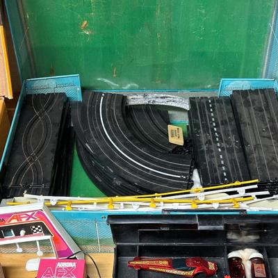 AURORA AFX VINTAGE TOY RACE CARS & TRACK