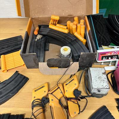 AURORA AFX VINTAGE TOY RACE CARS & TRACK