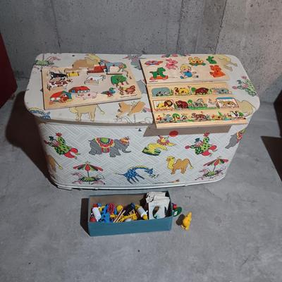 VINTAGE TOY BOX AND 3 WOODEN PUZZLES