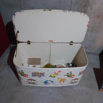 VINTAGE TOY BOX AND 3 WOODEN PUZZLES