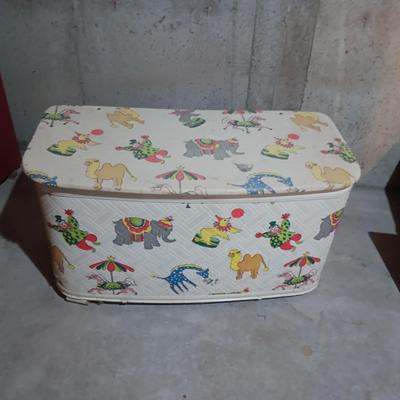 VINTAGE TOY BOX AND 3 WOODEN PUZZLES
