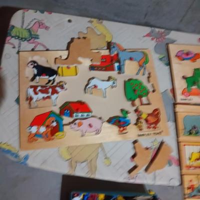 VINTAGE TOY BOX AND 3 WOODEN PUZZLES