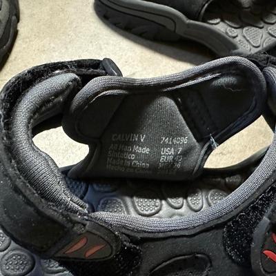 4 PAIRS OF OZARK TRAIL SANDALS, VARIOUS SIZES