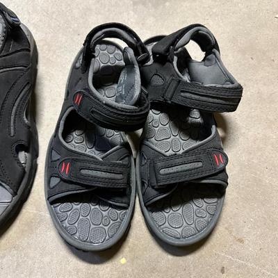 4 PAIRS OF OZARK TRAIL SANDALS, VARIOUS SIZES