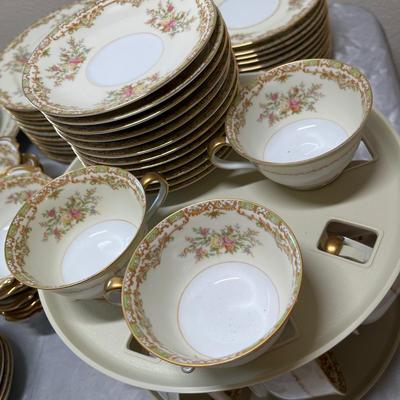 Noritake Nanarosa china set
