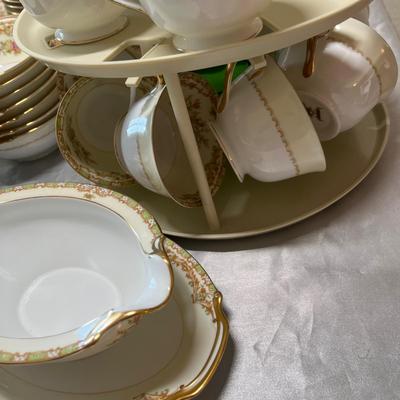 Noritake Nanarosa china set