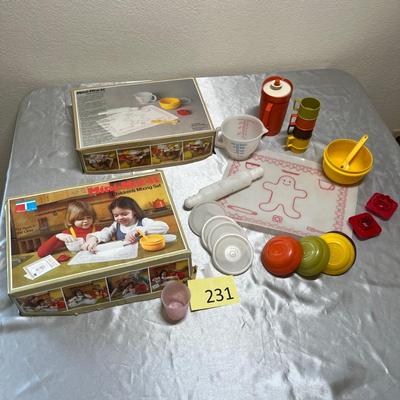 WOW!!! Vintage Tupperware Kids Set