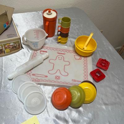 WOW!!! Vintage Tupperware Kids Set