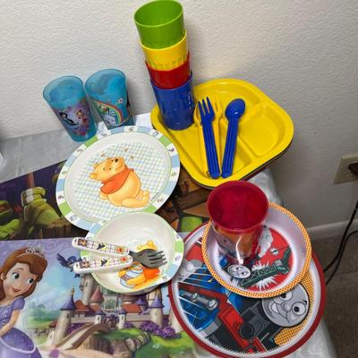 Tub of kids dishes & placemats
