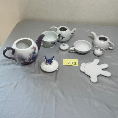 Assorted tea pots