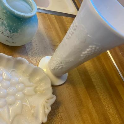 Milk glass lot