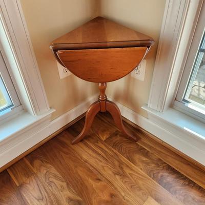 Small 3 sided Triangular Dropleaf Table Corner Table
