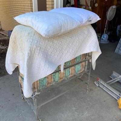 ROLL AWAY TWIN SIZED BED