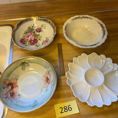 Lot of 4 bowls