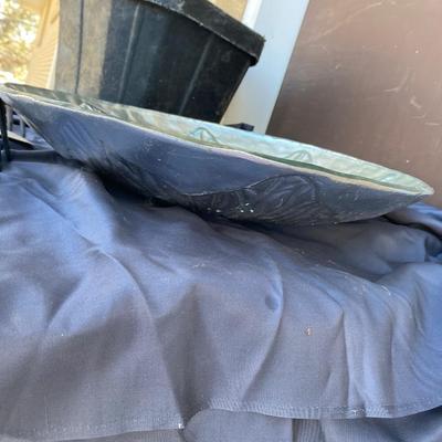 LOVELY BIRD BATH AND OTHER YARD GOODIE