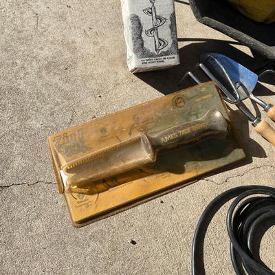 LOVELY BIRD BATH AND OTHER YARD GOODIE