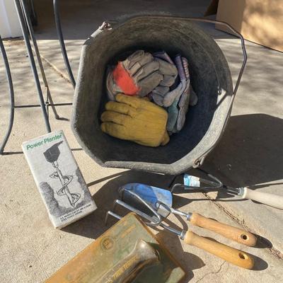LOVELY BIRD BATH AND OTHER YARD GOODIE