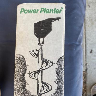 LOVELY BIRD BATH AND OTHER YARD GOODIE