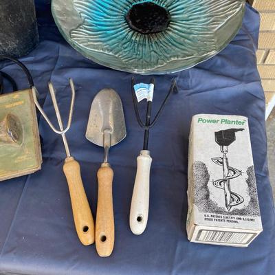 LOVELY BIRD BATH AND OTHER YARD GOODIE