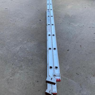 NICE LIGHT WEIGHT 16â€™ EXTENSION LADDER