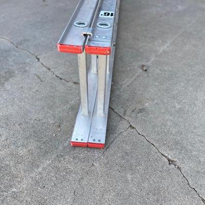 NICE LIGHT WEIGHT 16â€™ EXTENSION LADDER